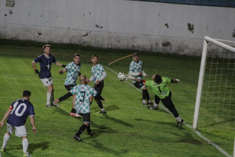 Racing no pudo con Municipales. 1 a 1 el resultado final.