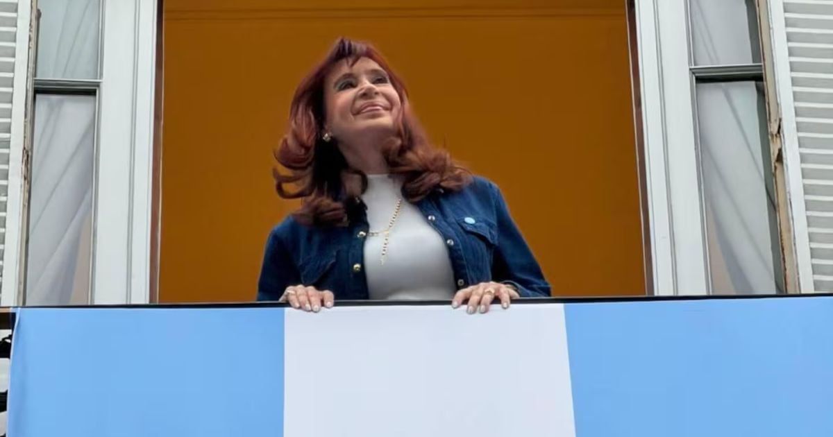 Cristina Kirchner cruzó al Gobierno por el vínculo con Estados Unidos en el Día de la Lealtad: “Es Bessent o Perón”