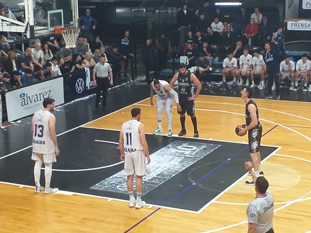 Clásico de alto vuelo: Estudiantes gana con multitudinario apoyo y sube en la tabla