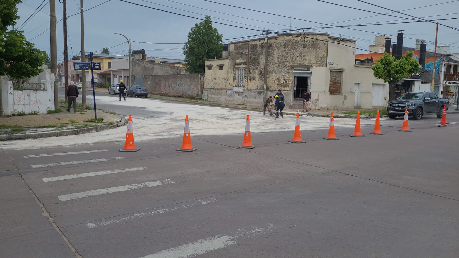 Corte de tráfico en Del Valle y 25 de mayo.