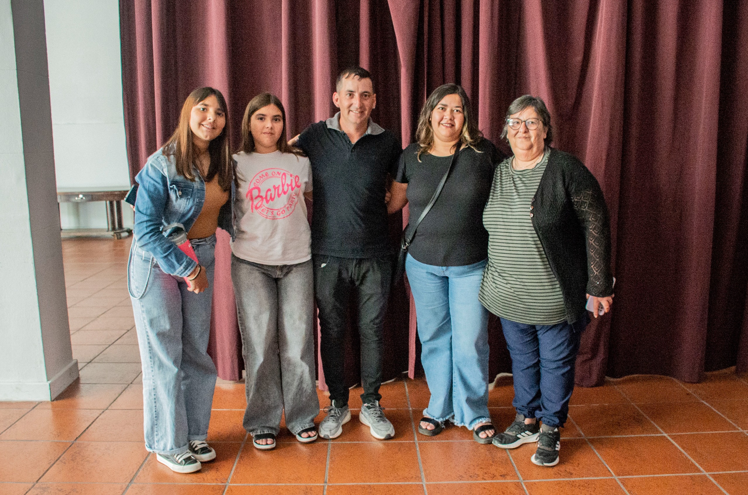 Maximiliano Wesner participó de un emotivo acto de firma de 63 escrituras sociales