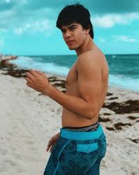 Agustín Monzón reveló su relación con Julieta Rossi, ex de Báez Sosa, mediante una romántica propuesta.