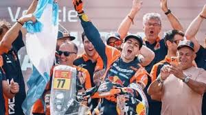 Luciano Benavides ganó el Rally Dakar en motos tras una hazaña en la última etapa.