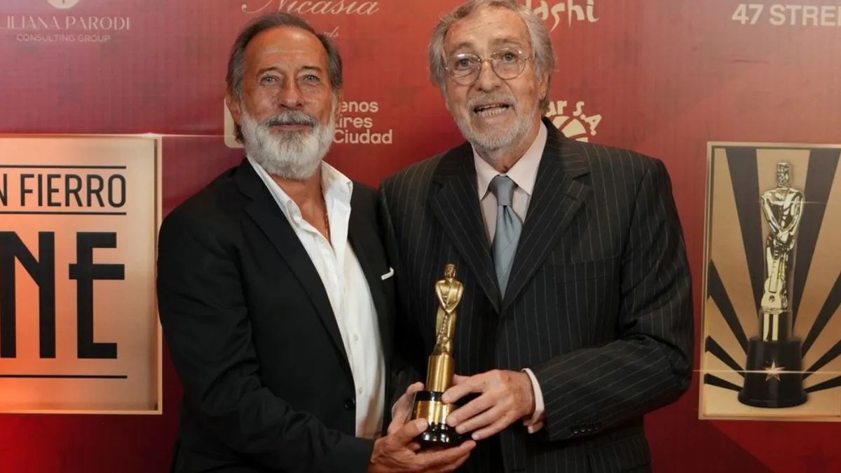 Guillermo Francella lamentó la muerte de Luis Brandoni, a quien definió como su referente, durante el velatorio.