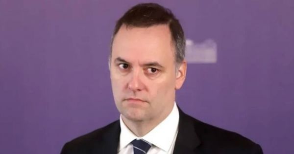 Declara el hijo de una de las jubiladas que le vendió un departamento a Manuel Adorni.