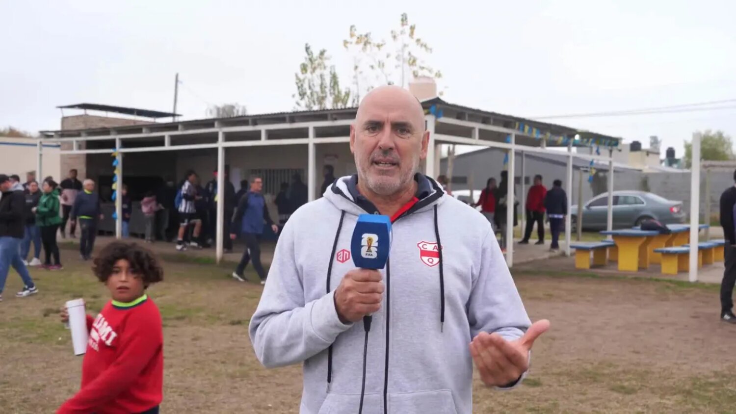 Abel pintos se une a la causa del club Quilmes de Mercedes.