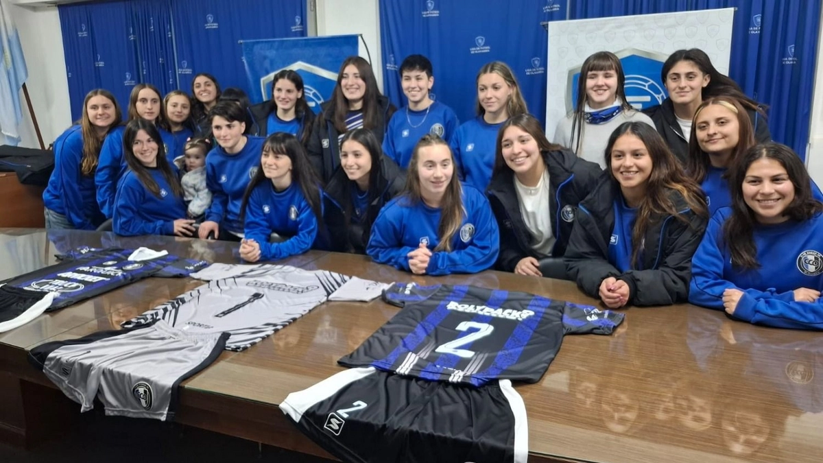 Ciudad de Olavarría presentó su plantel y la nueva indumentaria para el Regional Amateur Femenino.