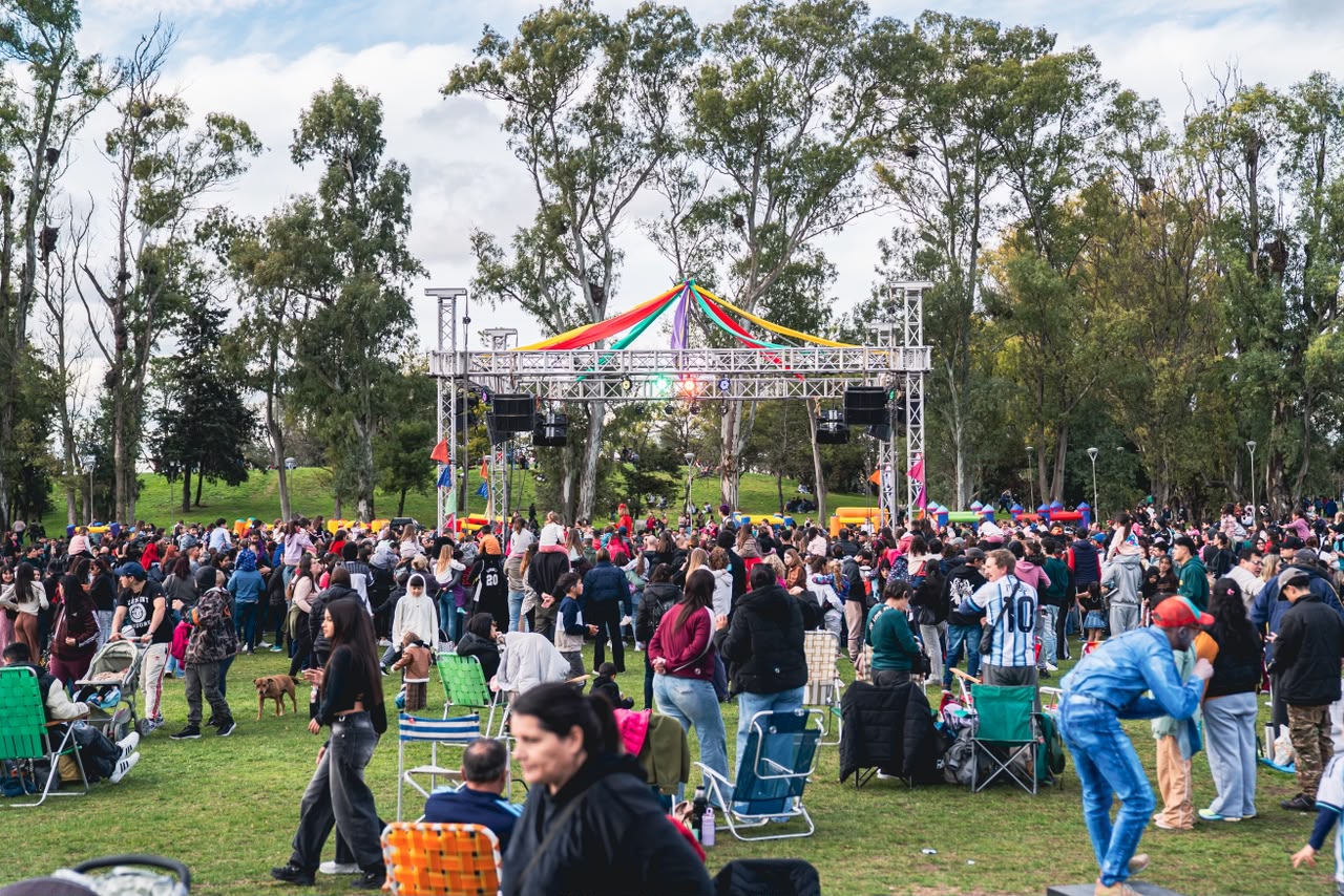 OLAVARRÍA CELEBRÓ EL DÍA DE LAS INFANCIAS CON UNA MULTITUDINARIA JORNADA EN EL PARQUE HELIOS ESEVERRI.