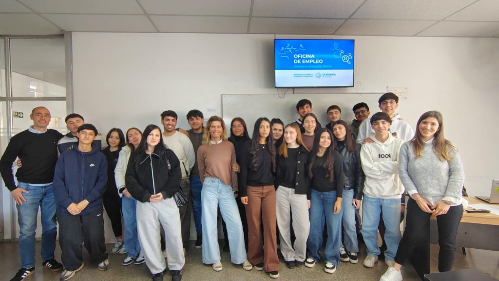 EL MUNICIPIO CAPACITA A ESTUDIANTES PARA FACILITAR SU INSERCIÓN LABORAL.