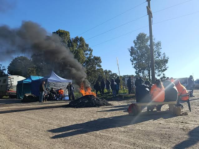 TRABAJADORES DESPEDIDOS DE GALASUR RECLAMAN EL PAGO DE SUS INDEMNIZACIONES.